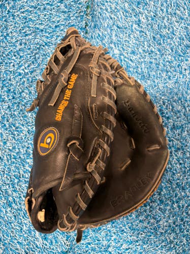 Black Bradley Bandito RH Catcher's Mitt 32" (Used)