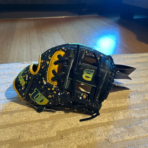 Savannah Bananas Wilson A2000 Tour Paint Splatter 11.5" 1786 Baseball Glove (WBW102218115)