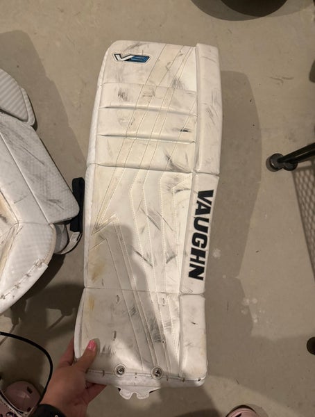 26 +2” Vaughn Velocity V9 Goalie Leg Pads (Used)