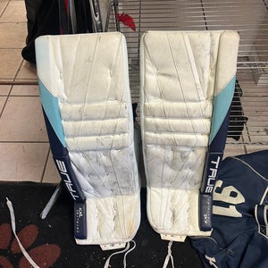 31"  True Catalyst 7X3 Goalie Leg Pads (Used)
