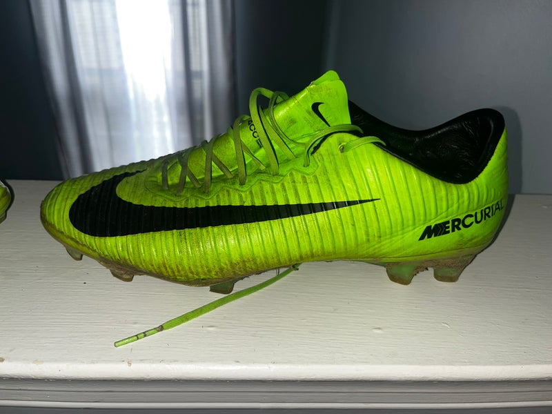 Men's Size M 10.0 (W 11.0) Nike Mercurial Vapor Cleats (Used)