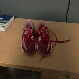 Men's Size M 8.5 (W 9.5) Nike Shoes (Used)
