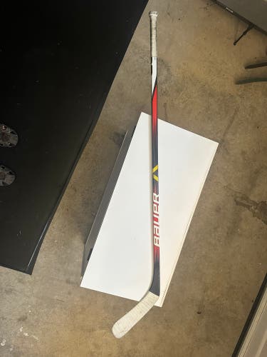 Junior Bauer Vapor X Right Handed Hockey Stick (Used)