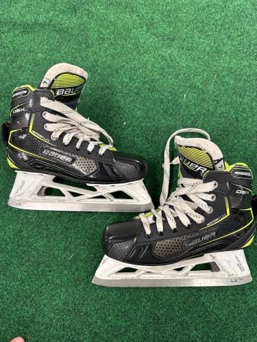 Intermediate Bauer GSX Hockey Goalie Skates (Regular) Size 4 (Used)