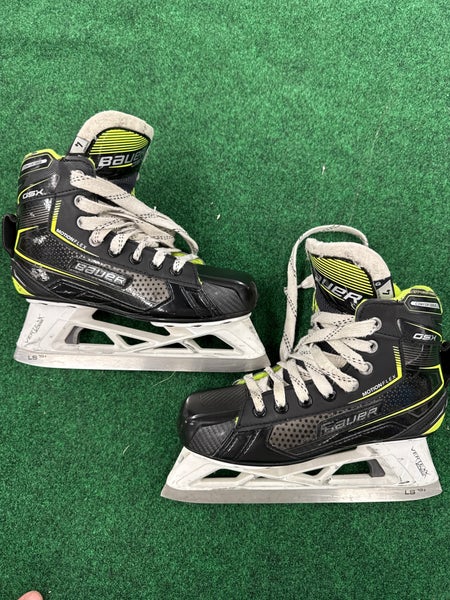Intermediate Bauer GSX Hockey Goalie Skates (Regular) Size 4 (Used)