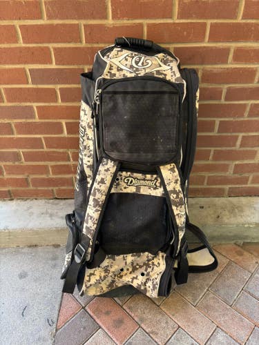 Gray Diamond Catcher's Bag