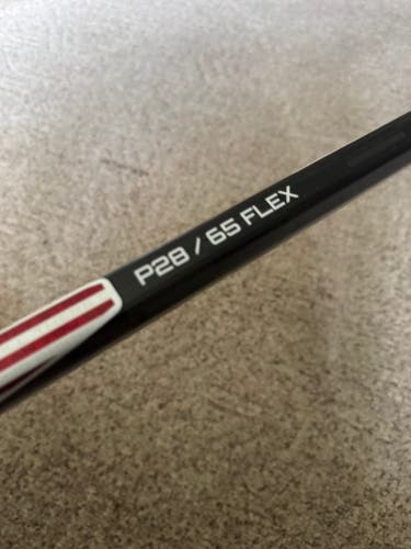 Intermediate Bauer Nexus Tracer Right Handed Hockey Stick P28 (New)