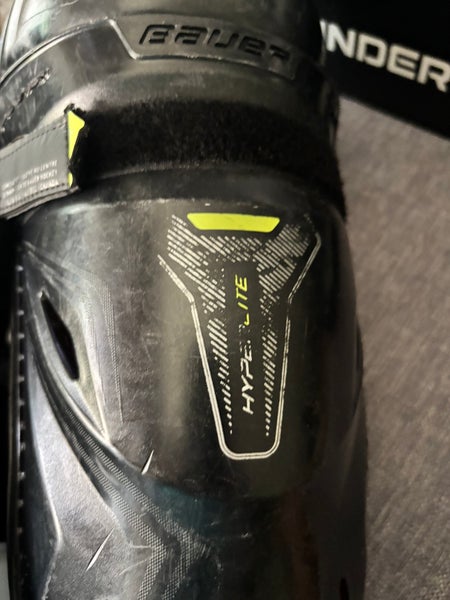 Senior Bauer Used Vapor Hyperlite 14" Shin Pads  (Used)