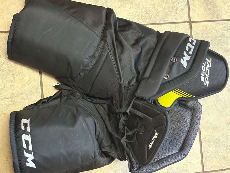 Small Senior CCM Tacks 7092 Hockey Pants (Used)