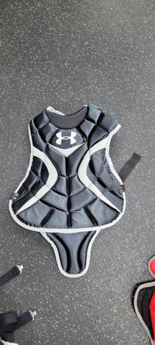 Used Under Armour YOUTH CP Catchers Chest Protector Black Junior 11497-S000150601
