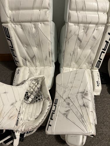 35"  True Catalyst 7X3 Goalie Full Set (Used)