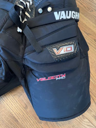 Vaughn V10 Pro goalie pants