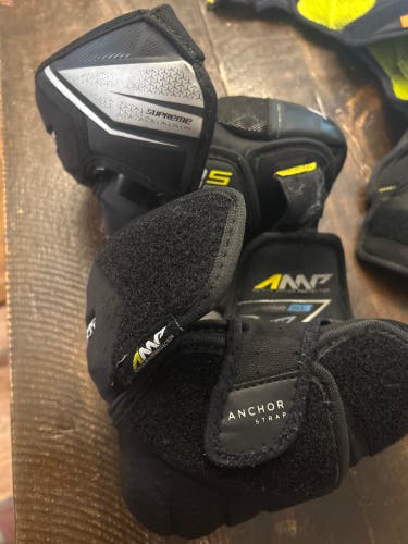 Medium Intermediate Bauer Supreme Elbow Pads (Used)
