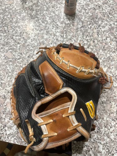 2024 Wilson RH Catcher's A2000 Baseball Glove 33.5" (Used)