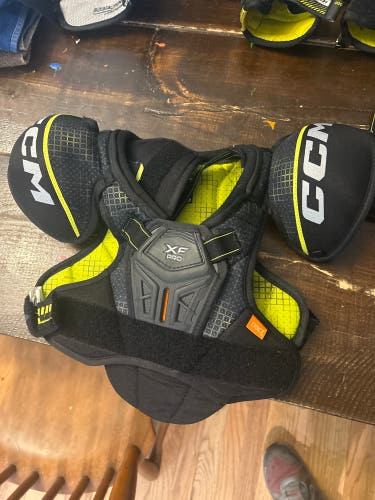 Youth Medium CCM XF Pro Shoulder Pads (Used)