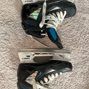 True TF7 Hockey Goalie Skates Regular Width  Size 6.5 (Used)