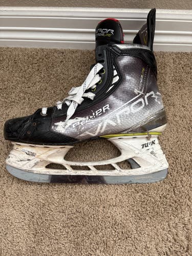 2021 Bauer Vapor Hyperlite Hockey Skates Regular Width 10.5 (Used)