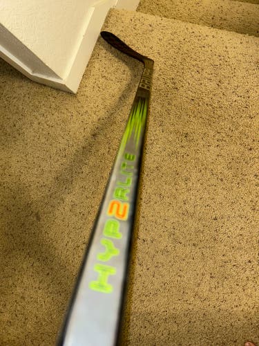 Junior Bauer Vapor Hyperlite 2 Almost New Condition Left Hand 40 Flex Hockey Stick P88  (Used)