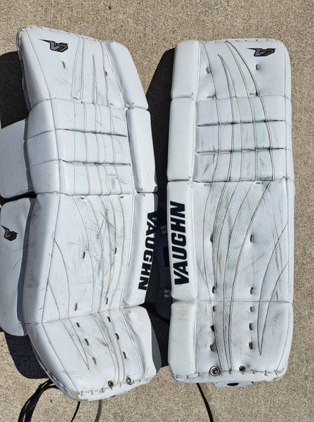 30+2" Vaughn Velocity V7 Goalie Leg Pads (Used)