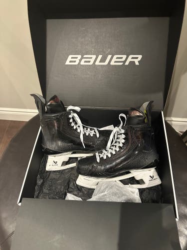 2024 Bauer Vapor Hyperlite 2 Hockey Skates Extra Wide Width Pro Stock 8.5 (Used)