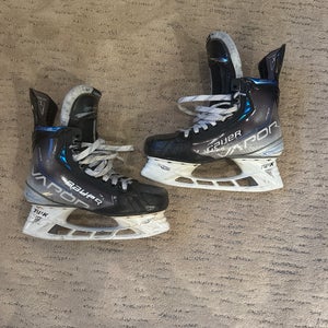 2023 Bauer Vapor Hyperlite Hockey Skates Regular Width  Pro Stock 7.5 (Used)