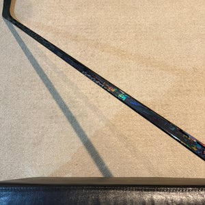 Senior Bauer Twitch Right Handed Hockey Stick P28 (New)