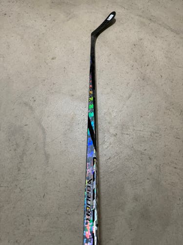 Senior Bauer Twitch Right Handed Hockey Stick P28 (New)
