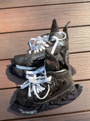 Bauer Supreme Mach Hockey Skates Regular Width Size 4 (Used)