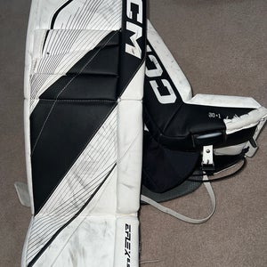 30"  CCM Eflex 6.9 Goalie Leg Pads (Used)