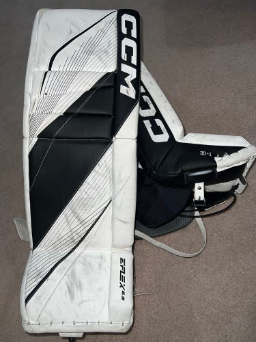 30" CCM Eflex 6.9 Goalie Leg Pads (Used)