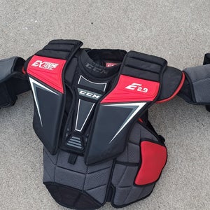 Intermediate Large CCM eflex 2.9 Goalie Chest Protector (Used)