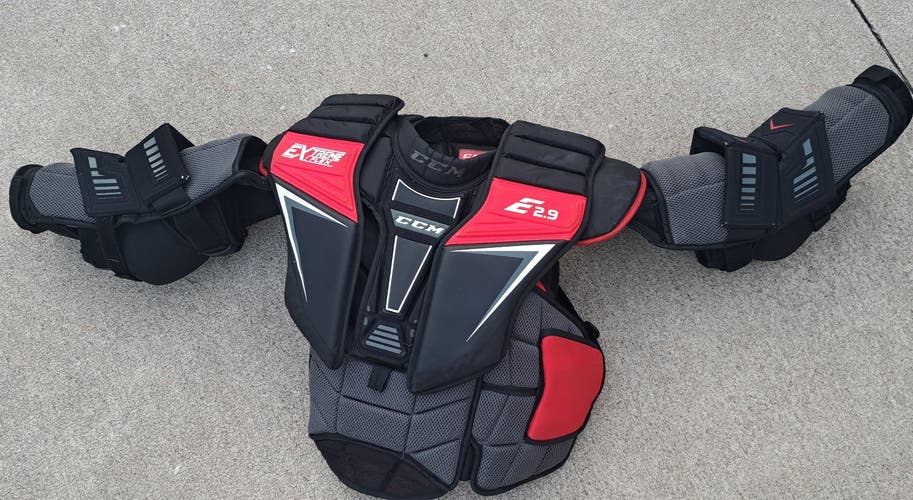 Intermediate Large CCM eflex 2.9 Goalie Chest Protector (Used)