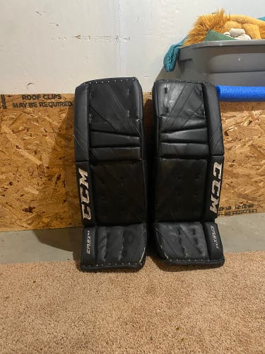 30" CCM Extreme Flex 5.9 Goalie Leg Pads (Used)