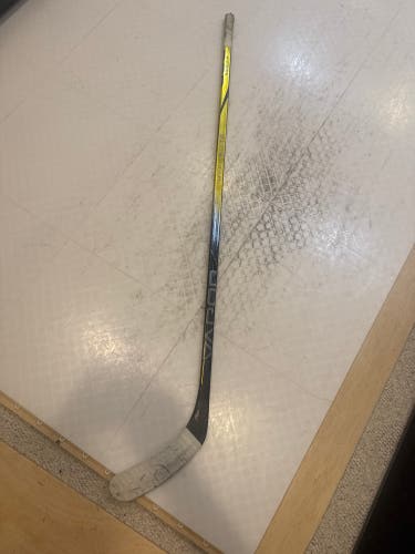 Senior Bauer Vapor Hyperlite 2 Left Hand Hockey Stick P92 (Used)