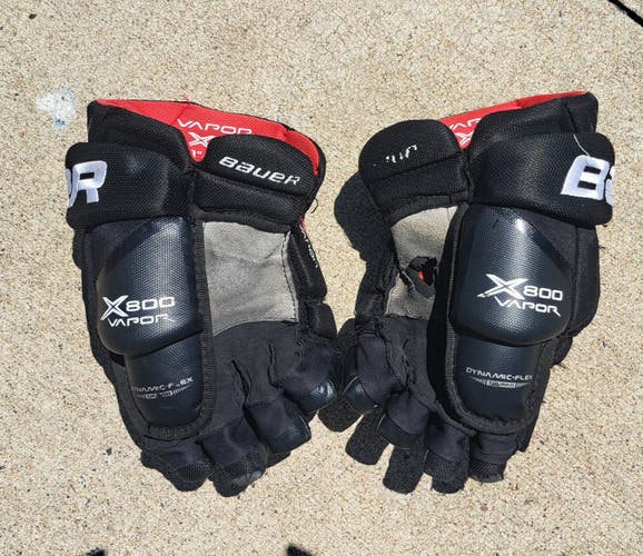 Bauer Vapor X800 Junior hockey player black Gloves 12" (Used)