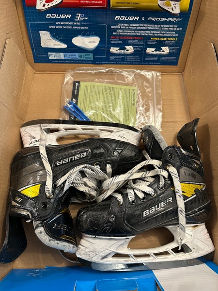 Bauer Supreme 3S Pro Hockey Skates Regular Width   Size 3.5 (Used)