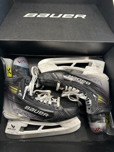 Bauer Vapor Hyperlite 2 Hockey Skates Regular Width   7.5 (Used)