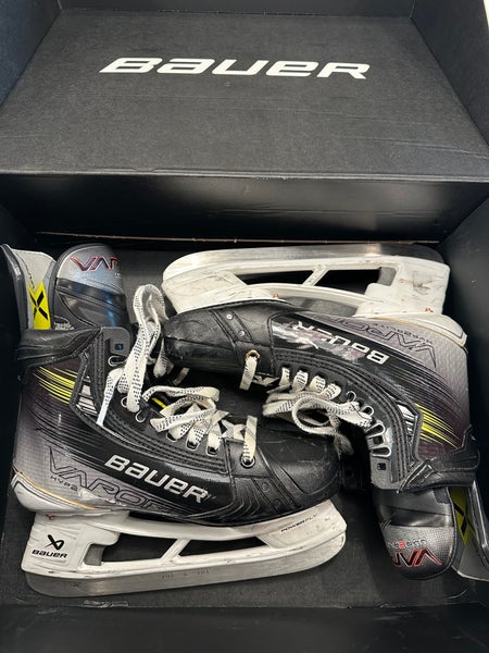 Bauer Vapor Hyperlite 2 Hockey Skates Regular Width   7.5 (Used)