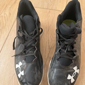 Black Men's Size M 9.0 (W 10.0) Adult Under Armour Molded Cleats Cleats (Used)