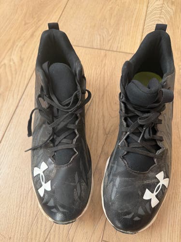 Black Men's Size M 9.0 (W 10.0) Adult Under Armour Molded Cleats Cleats (Used)