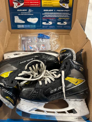Bauer Supreme 3S Pro Hockey Skates Wide Width Size 5 (Used)