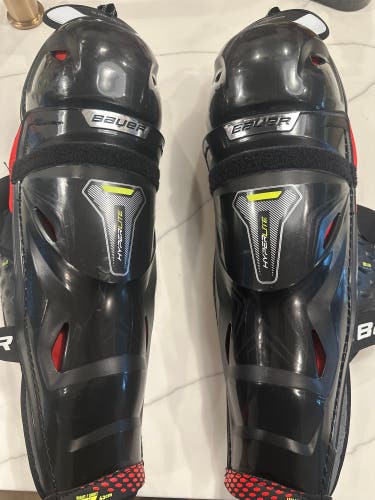 Senior Bauer Vapor Hyperlite 17" Shin Pads (Used)