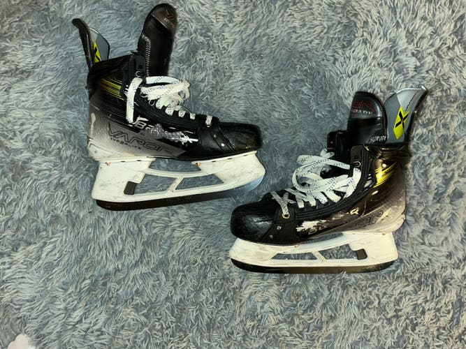 Bauer Vapor Hyperlite Hockey Skates 8.5 (Used)