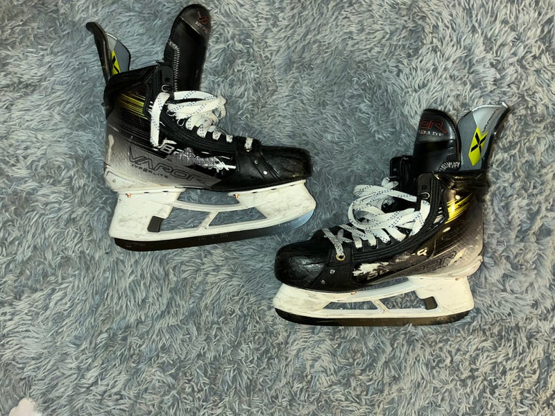 Bauer Vapor Hyperlite Hockey Skates  8.5 (Used)