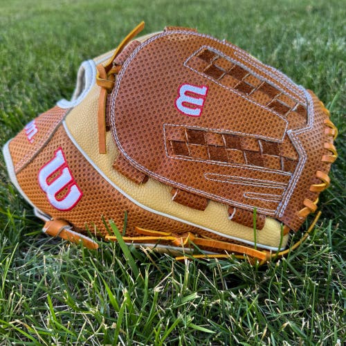 NEW Wilson A2000 V125 12.5” EXCLUSIVE SuperSkin Spin Control Fastpitch Softball Glove