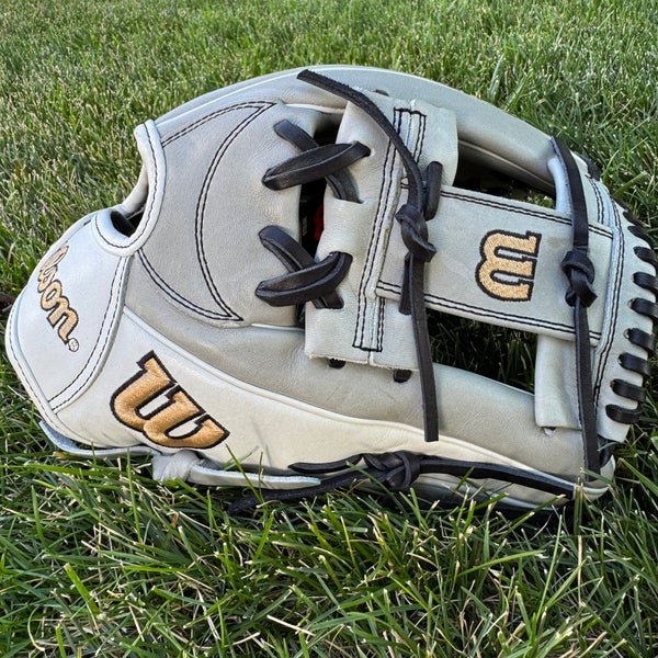 NEW Wilson A2000 H75 11.75” Fastpitch Softball Glove Infield RHT Grey White