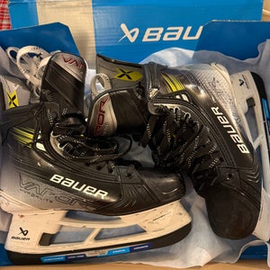 Bauer Vapor Hyperlite 2 Hockey Skates  9.5 (Used)