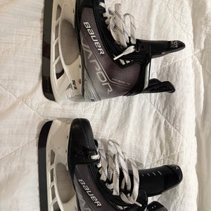 Bauer Vapor Hyperlite Hockey Skates Regular Width   Size 4.5