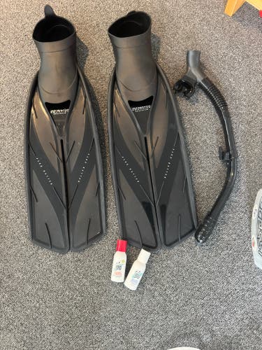 Atomic Aquatic Open Heel Split Fins, mask & hose