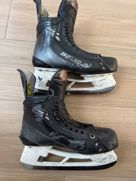 Bauer Vapor Hyperlite 2 Hockey Skates Pro Stock 8.5 (Used)